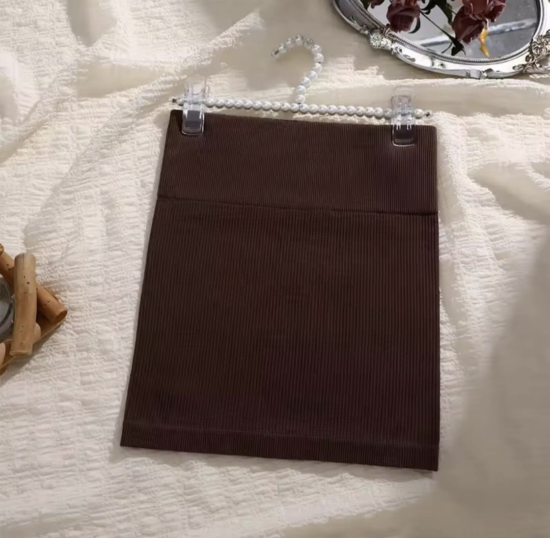 Falda Mini Stretch Color Café: ¡Confort y Estilo que te Envuelven!