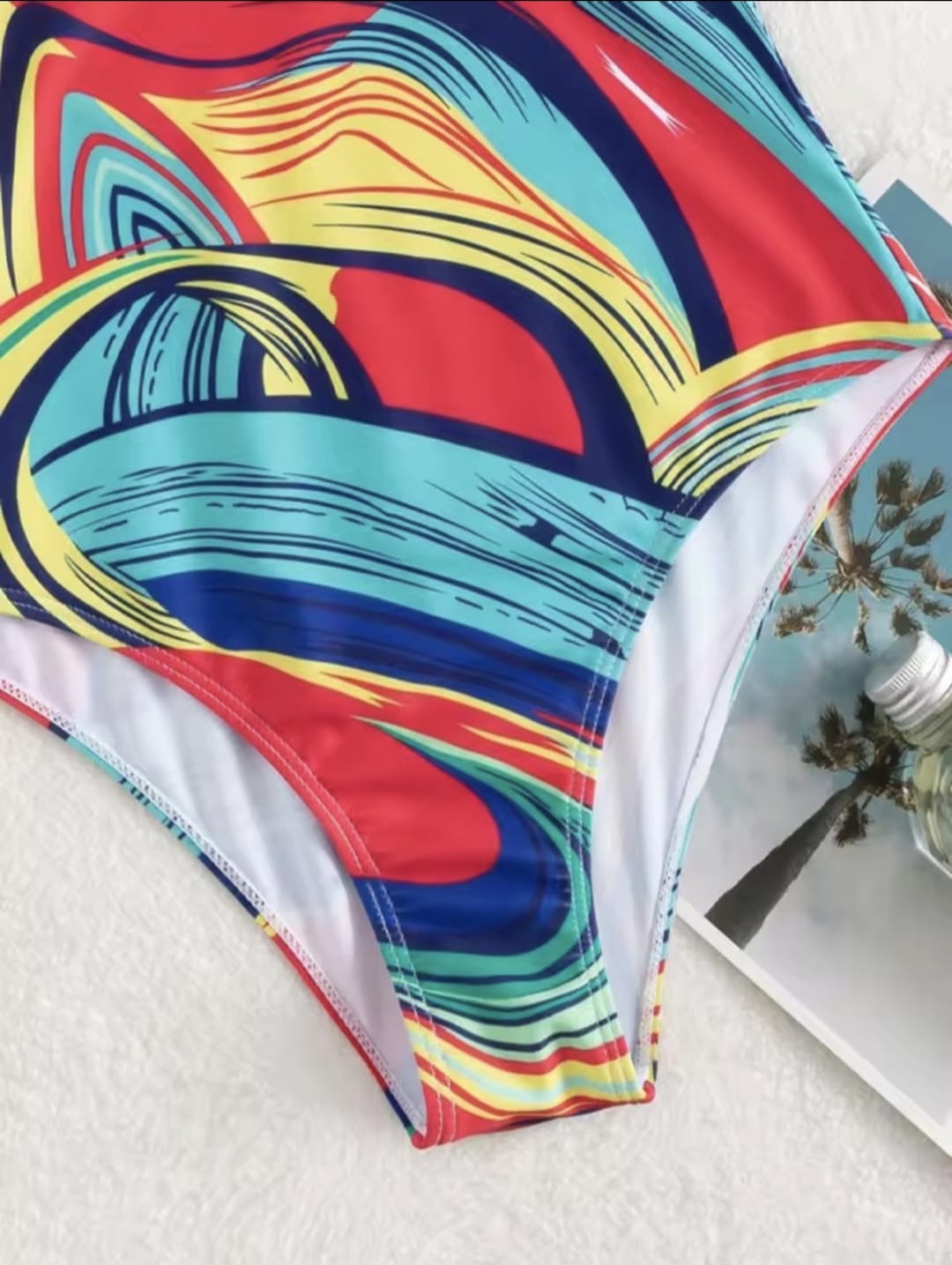 Traje de Baño Abstracto: Vibra con Estilo y Confianza